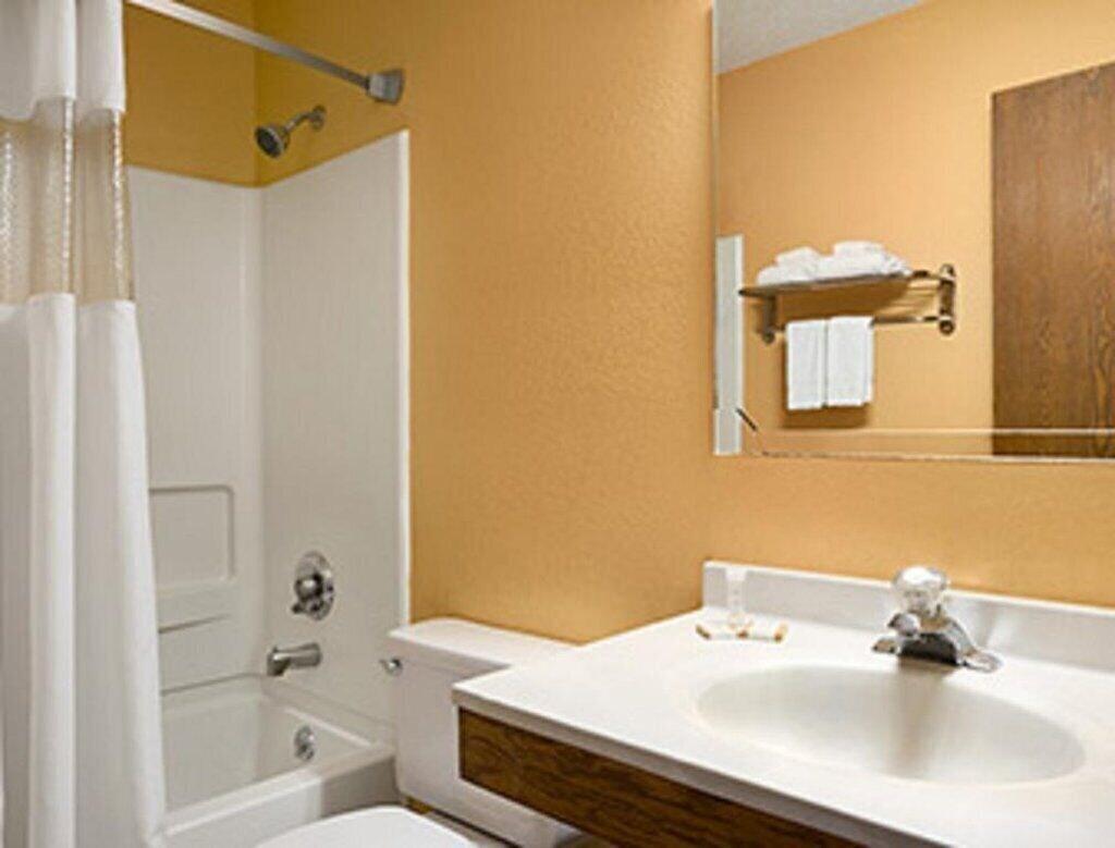 Magnuson Hotel Fort Wayne North - Coliseum מראה חיצוני תמונה