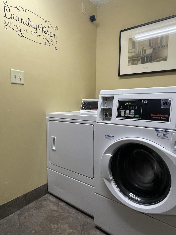 Magnuson Hotel Fort Wayne North - Coliseum מראה חיצוני תמונה