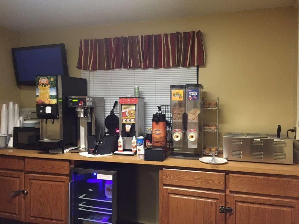 Magnuson Hotel Fort Wayne North - Coliseum מראה חיצוני תמונה