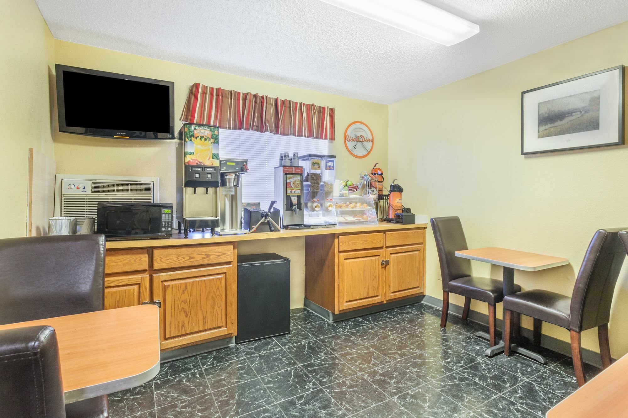 Magnuson Hotel Fort Wayne North - Coliseum מראה חיצוני תמונה