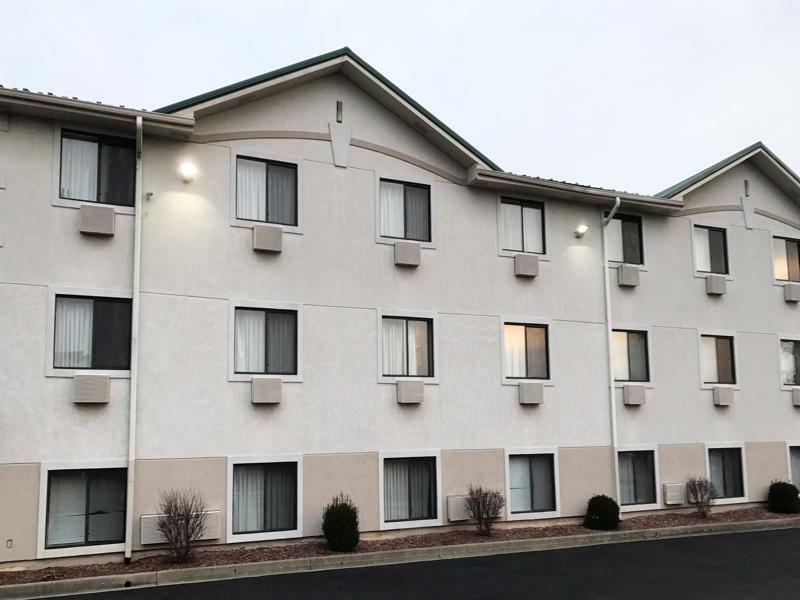 Magnuson Hotel Fort Wayne North - Coliseum מראה חיצוני תמונה
